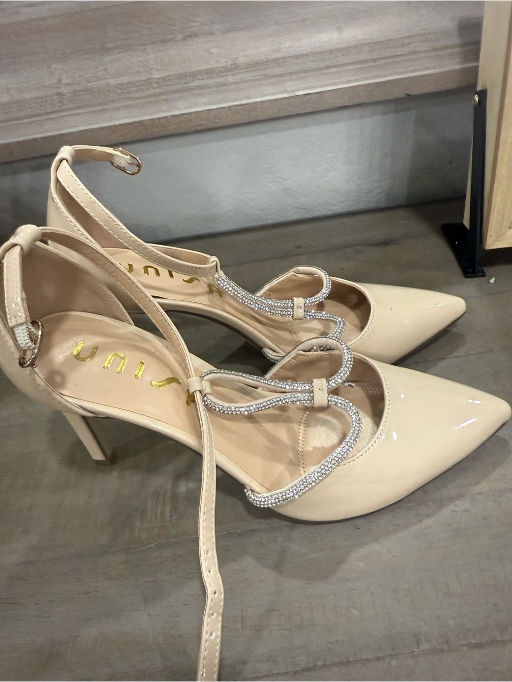 Unisa Nude Patent Rhinestone T-Strap Pointed Toe Heels Size 8.5